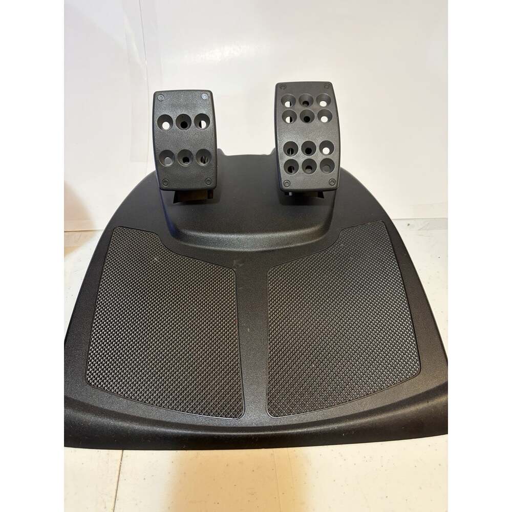 Logitech MOMO Racing Force Wired Programmable Racing Wheel & Pedals - Picture 6 of 7